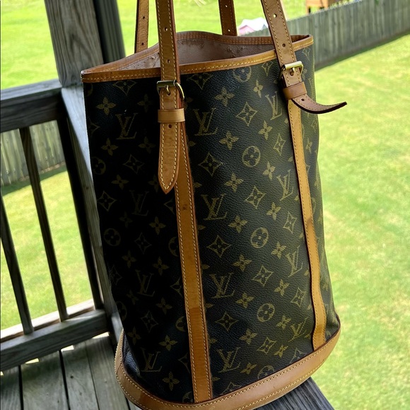 Authentic Louis Vuitton Monogram Bucket Bag GM - Picture 2 of 11